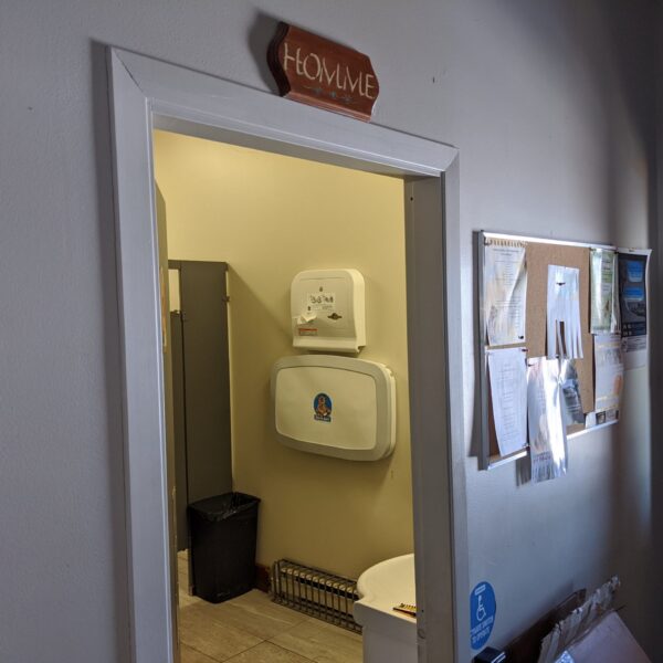 55 municipalités ont reçu des tables à langer : une mesure concrète pour soutenir les pères dans leur rôle