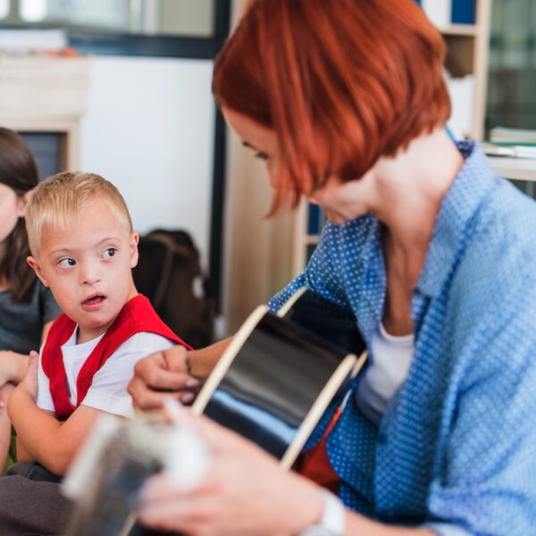 Médiation par les pairs: pour un été inclusif en camps de jour