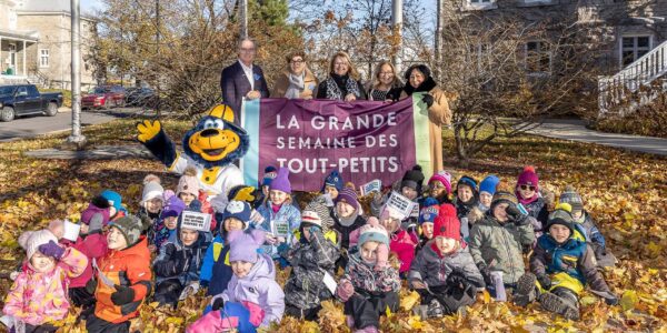 Les municipalités se mobilisent : une levée de drapeaux pour les tout-petits au Québec!